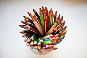 school supplies, crayons, crayon, color, colour, colors, colours, draw, drawing