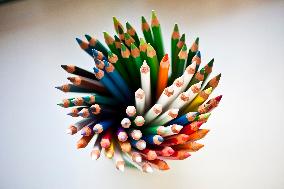 school supplies, crayons, crayon, color, colour, colors, colours, draw, drawing