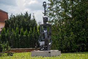 steel statue Dlouhy, Siroky a Bystrozraky (Long, Broad and Sharpsight)