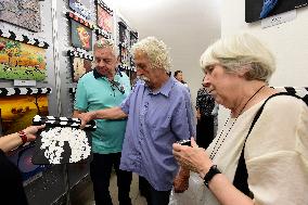 The exhibition of painted clapperboards