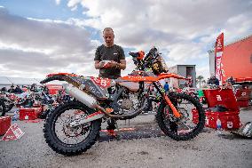rally Dakar, Jan Vesely in bivouac