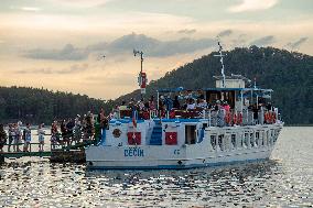 Lake Macha, boat May, ship, evening cruise, passengers