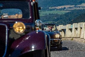 Ride of oldtimers (veterans, historical cars and motorcycles), Jested