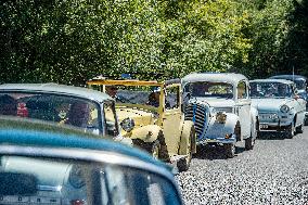 Ride of oldtimers (veterans, historical cars and motorcycles), Jested