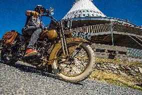 Ride of oldtimers (veterans, historical cars and motorcycles), Jested