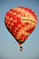 hot air balloon, balloons