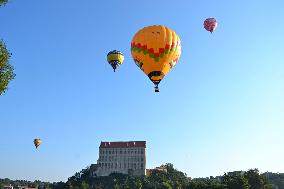 hot air balloon, balloons