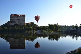 hot air balloon, balloons