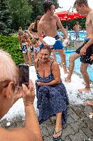 people enjoy a pile of snow in hot weather, swimming pool Nachod