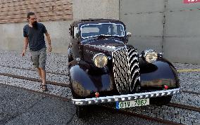 Vauxhall 25 GY antique car for 1000 Czechoslovak miles, veteran car race