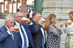 MIKE POMPEO, STEPHEN B. KING, VACLAV BERKA, SUSAN POMPEO, IVA PETRICKOVA,  beer, Pilsen, Pilsner Plzensky Prazdroj brewery