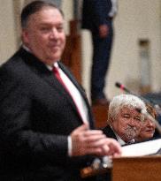 Mike Pompeo, Petr Pithart