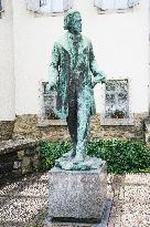 Maribor, Josip Jurcic statue