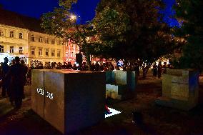 Monument of Adolf Loos, Janackovo namesti (Square), Brno