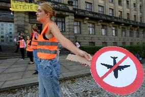 Extinction Rebellion movement protest in front of Transport Ministry
