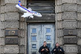 Extinction Rebellion movement protest in front of Transport Ministry