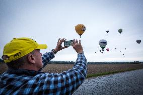 25 Balloons above Rozkos Lake, balloon fiesta, hot air balloon, balloons