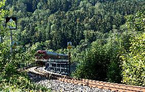 Train, Railway viaduct Novina