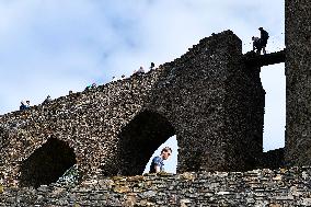 Velhartice castle, tourists