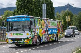pre-election bus of the Zmena pro lidi a pro krajinu (Change for People and for the Landscape) party, Liberec, Jested