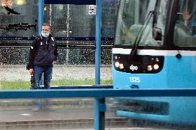 Face mask again mandatory in public transport