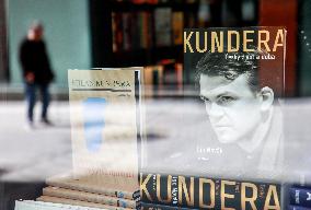 Milan Kundera's latest novel in Czech, Slavnost bezvyznamnosti, La fete de l'insignifiance, The Festival of Insignificance, book, books, bookstore