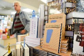 Milan Kundera's latest novel in Czech, Slavnost bezvyznamnosti, La fete de l'insignifiance, The Festival of Insignificance, book, books, bookstore