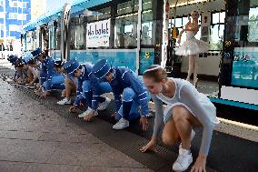 To Ballet with a Turquoise Ticket, ballet show in a tram