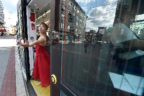 To Ballet with a Turquoise Ticket, ballet show in a tram