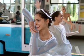 To Ballet with a Turquoise Ticket, ballet show in a tram