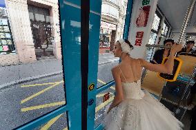 To Ballet with a Turquoise Ticket, ballet show in a tram