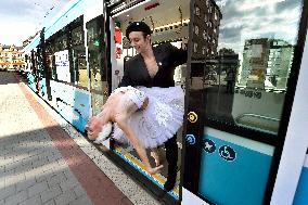 To Ballet with a Turquoise Ticket, ballet show in a tram