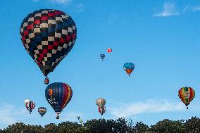 25 Balloons above Rozkos Lake, balloon fiesta, hot air balloon, balloons