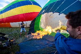 25 Balloons above Rozkos Lake, balloon fiesta, hot air balloon, balloons, filling