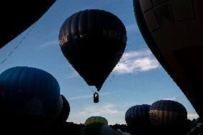 25 Balloons above Rozkos Lake, balloon fiesta, hot air balloon, balloons