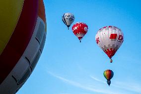 25 Balloons above Rozkos Lake, balloon fiesta, hot air balloon, balloons