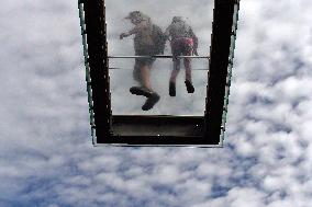 Skywalk, glass, walkway, girl, people, sky, Stezka Valaska