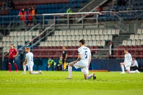 Scottish players kneel in the protest against racism