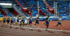 The menｴs 800m race during the Golden Spike Ostrava