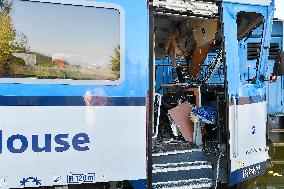 twenty injured in train's collision with service vehicle in Kdyne