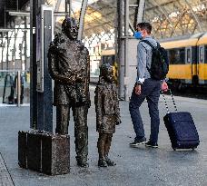 Sir Winton's statue re-unveiled at Prague's Main Station, Statue of Sir Nicholas Winton
