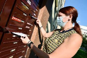 Czech Post started delivering the protective means to all seniors over 60, Czech Post's courier, postwoman, mailbox, face masks and respirator