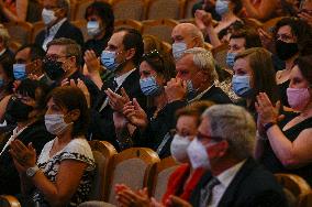 audience with protective face masks, mask
