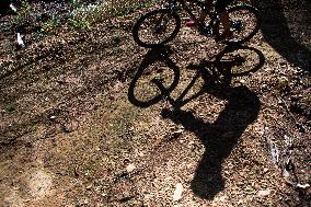 Singletrack Zdobnice, Glacensis, cycling, biker, shadow