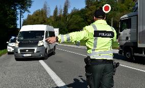 Border control in Stary Hrozenkov, Drietoma