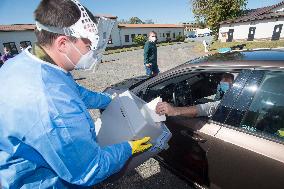 instructional video how to vote in quarantine covid-19, from car, face mask