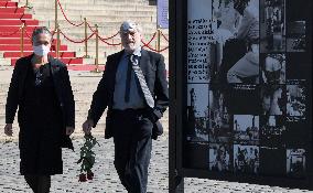 Rudolfinum, admirers, visitors, Czech Oscar-winning filmmaker Jiri Menzel, pay last farewell, condolence book