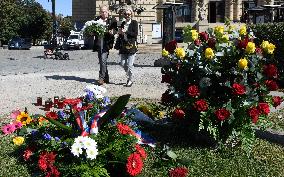 Rudolfinum, admirers, visitors, Czech Oscar-winning filmmaker Jiri Menzel, pay last farewell, condolence book