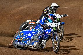 BARTOSZ ZMARZLIK, TAI WOFFINDEN