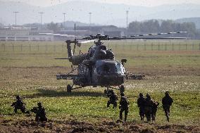 NATO Days and Czech Military Air Forces Days 2020, 102nd Reconnaissance Battalion, helicopter, soldiers